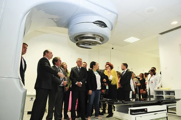 Ministério da Saúde doa equipamento de radioterapia para HUB