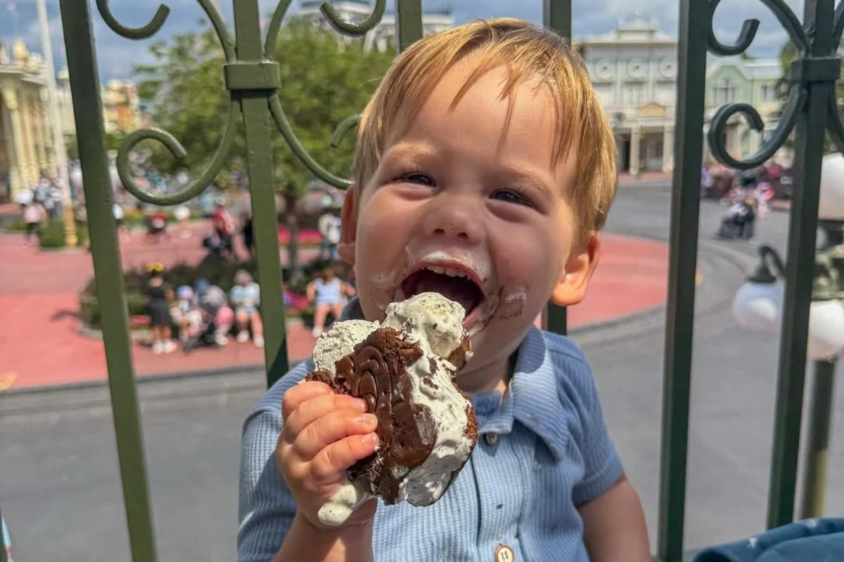 Virginia abre álbum de fotos com os filhos na Disney Virginia abre álbum de fotos com os filhos na Disney