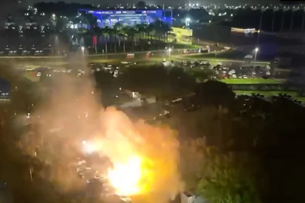 Após homem se explodir perto do STF, Esplanada é isolada por risco de mais bombas brasília DF Metropoles