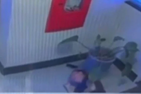 Filho de idosa que agrediu cuidadora na Asa Norte é solto após depor