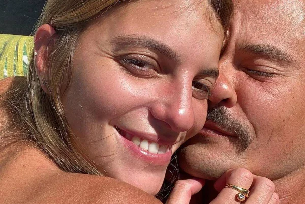 Foto colorida de Paulo Vilhena com a esposa - Metrópoles