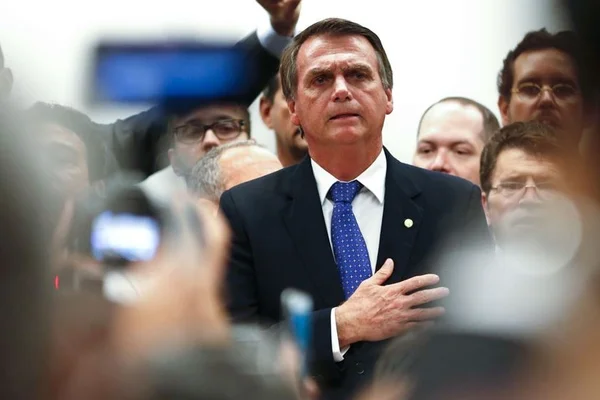 Análise: com muita bagunça e poucos votos, governo tromba no Congresso