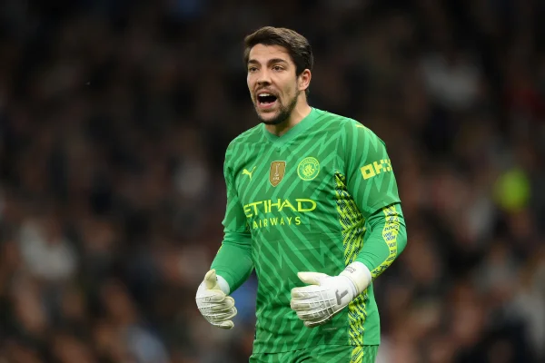 Foto colorida de Stefan Ortega, goleiro do Manchester City - Metrópoles