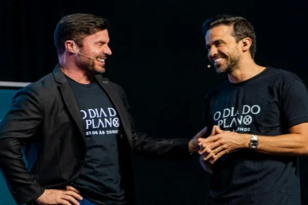 Renato Cariani, réu por tráfico (à esq.), ao lado do influencer Pablo Marçal - Metrópoles