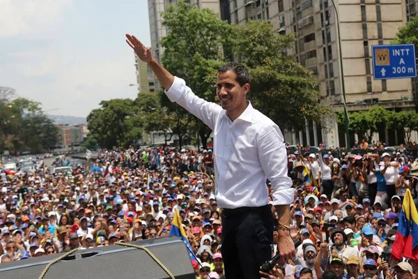 Guaidó diz considerar intervenção militar dos EUA na Venezuela