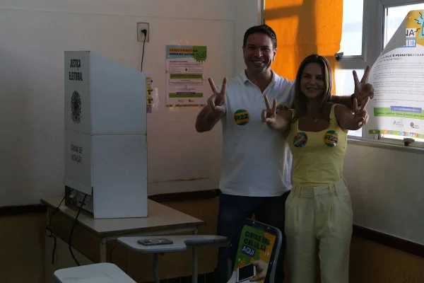 imagem colorida alexandre ramagem vota no rio