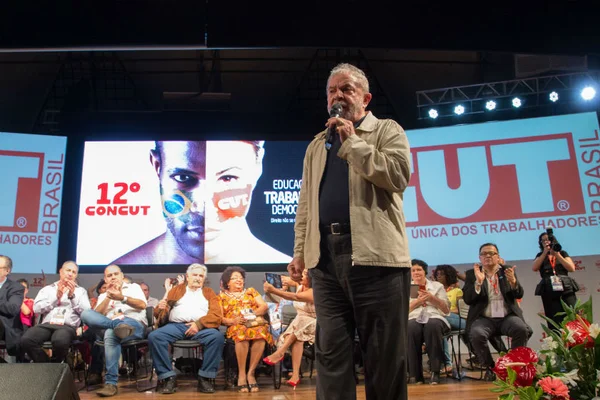 À PF, Lula diz que há um “processo de criminalização” do PT e joga Dirceu na fogueira