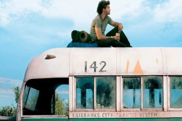 Famoso ônibus de Natureza Selvagem é retirado do deserto do Alaska