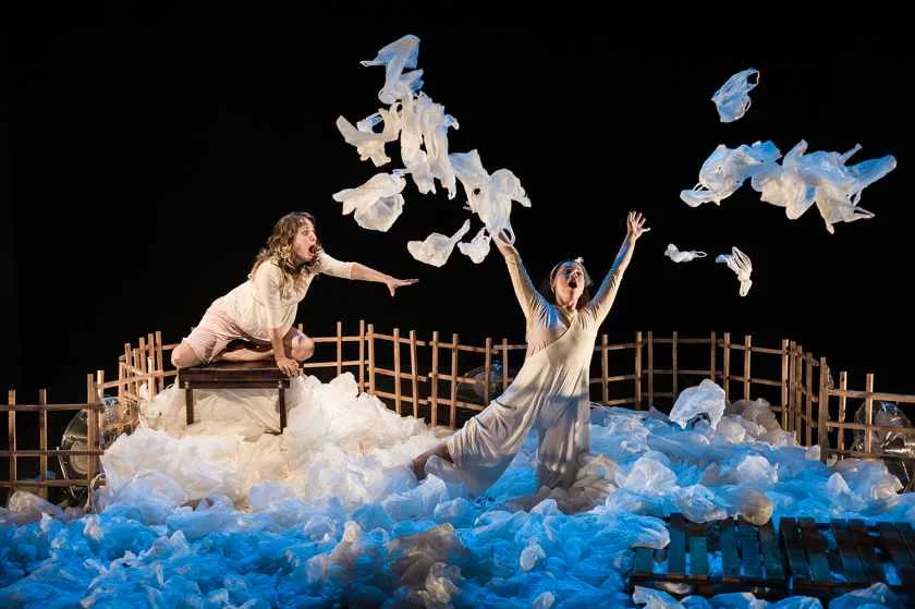 A CAIXA Cultural recebe, nos dias 12, 13 e 14 de janeiro, a exposição <em>Achadouros - Teatro para bebês</em>. O show foi concebido para crianças de 6 meses a 3 anos de idade com duas sessões diárias, uma às 11h e outra às 16h. O espetáculo é livremente inspirado no livro do poeta Manoel de Barros "Memórias inventadas - para crianças" e tem duração de 30 minutos. Os ingressos são gratuitamente distribuídos meia hora antes do início das apresentações. Classificação indicativa livre A CAIXA Cultural recebe, nos dias 12, 13 e 14 de janeiro, a exposição <em>Achadouros - Teatro para bebês</em>. O show foi concebido para crianças de 6 meses a 3 anos de idade com duas sessões diárias, uma às 11h e outra às 16h. O espetáculo é livremente inspirado no livro do poeta Manoel de Barros "Memórias inventadas - para crianças" e tem duração de 30 minutos. Os ingressos são gratuitamente distribuídos meia hora antes do início das apresentações. Classificação indicativa livre