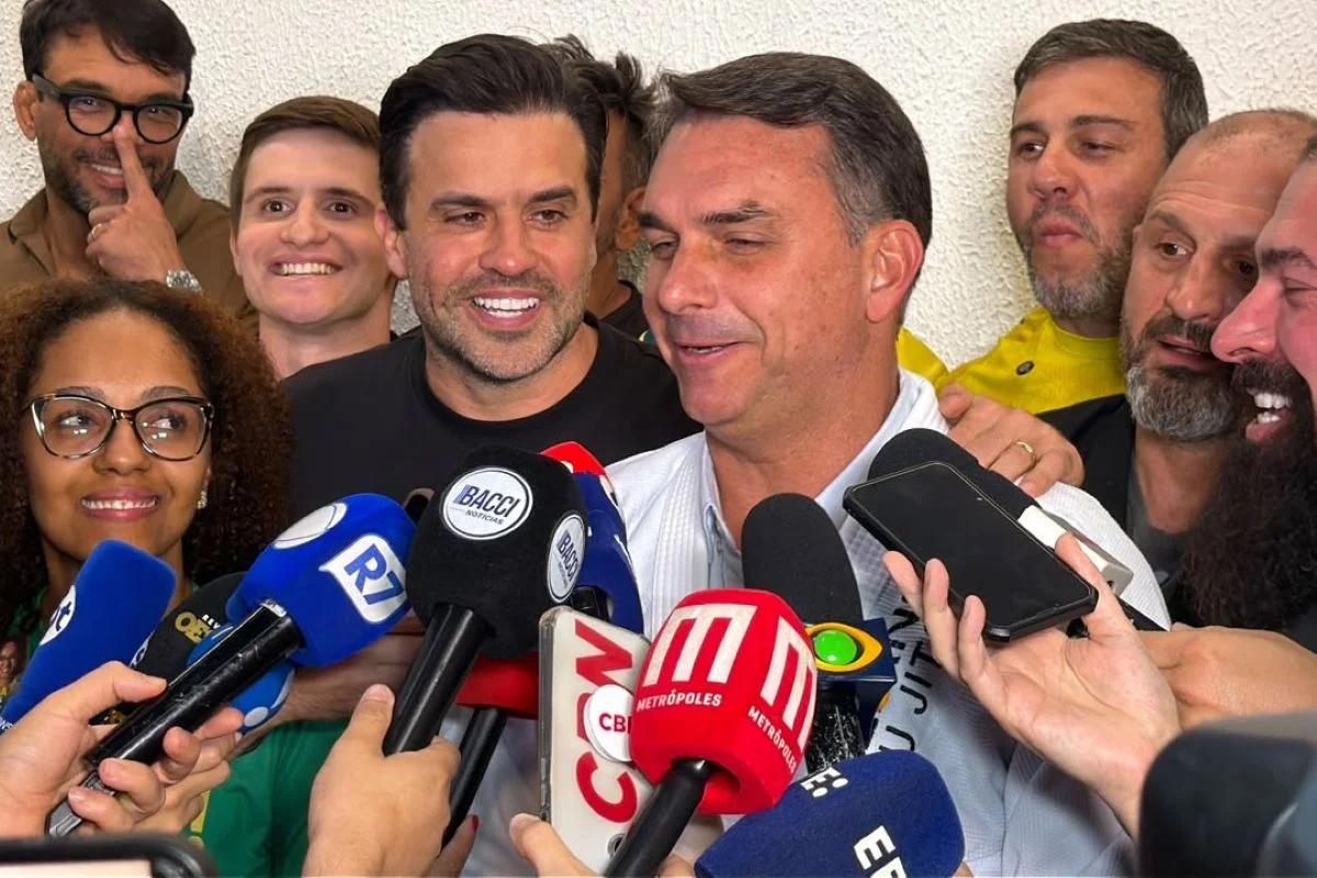 Flávio Bolsonaro diz que abre mão de reeleição: "Só preciso de um mandato"