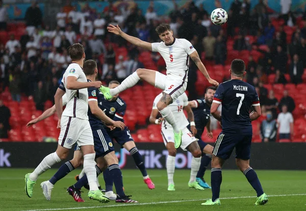 Em jogo equilibrado, Inglaterra e Escócia empatam sem gols em Wembley