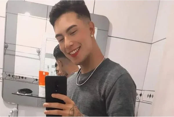 Motoboy tem morte instantânea em Araucária após atropelar mulher; alta velocidade seria causa