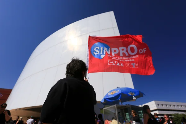 Professores: projeto que ajusta plano de carreira será enviado à CLDF