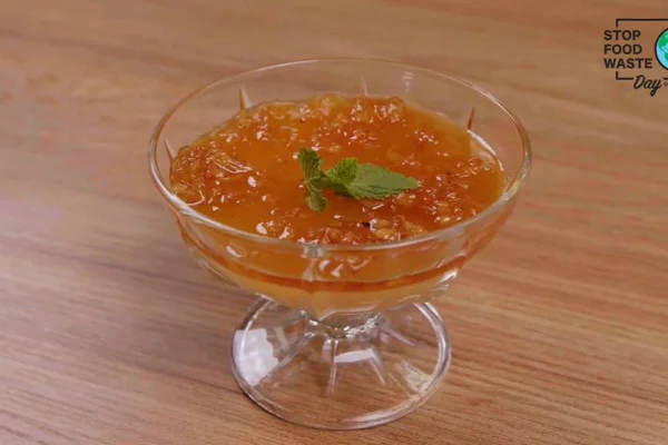 foto de taça de sobremesa com doce de abacaxi