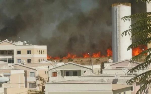Bombeiros combatem incêndios florestais no Distrito Federal