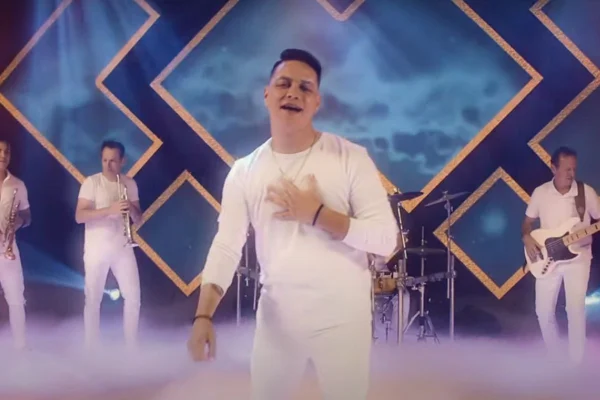 Paulinho Dill, da banda Os Atuais, sofre grave acidente