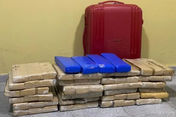 Trio é flagrado com 65 kg de maconha em ônibus interestadual