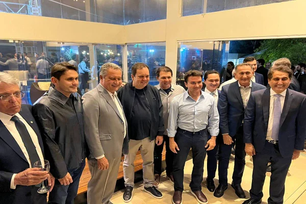 Imagem colorida da festa de aniversário do deputado Elmar Nascimento - Metrópoles