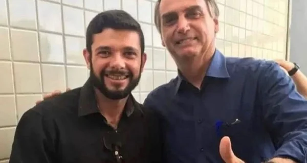 Imagem colorida do "gestor público" Rodrigo Lima ao lado do ex-presidente da República Jair Bolsonaro - Metrópoles
