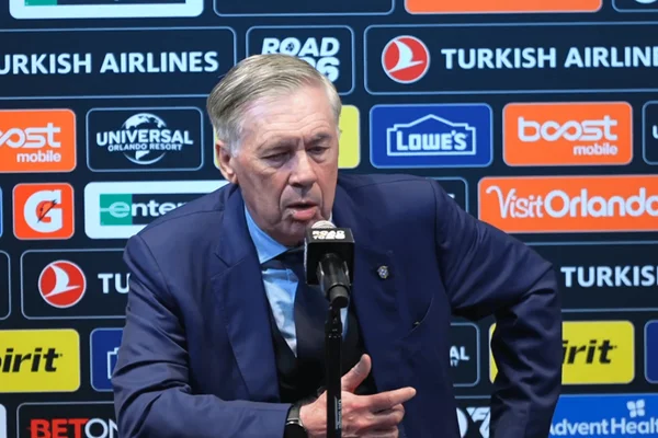 Carlo Ancelotti em entrevista coletiva