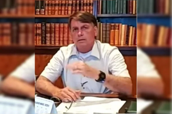 Bolsonaro volta a criticar ações de Kalil na pandemia e eleitores de BH