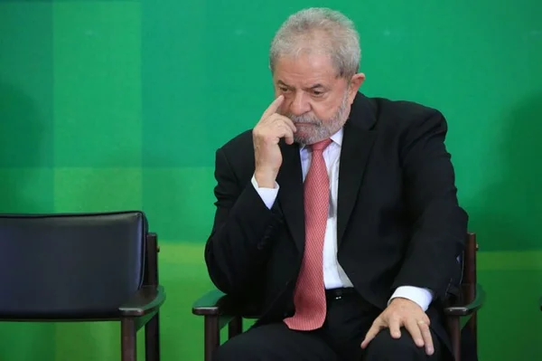 Advogado diz que eventual prisão de Lula seria uma arbitrariedade