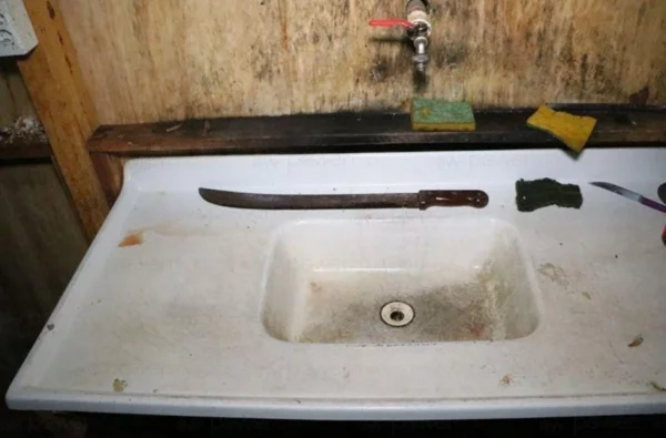 foto de facão utilizado para decapitar homem