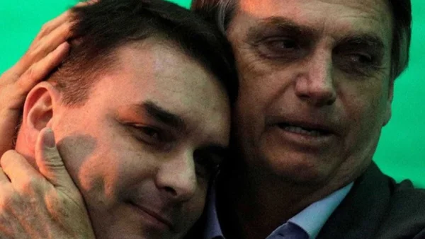 Quem blindava Bolsonaro agora larga a mão de Flávio