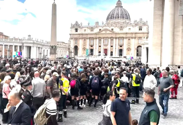 Vaticano: fiéis se despedem do papa Francisco no último dia do velório