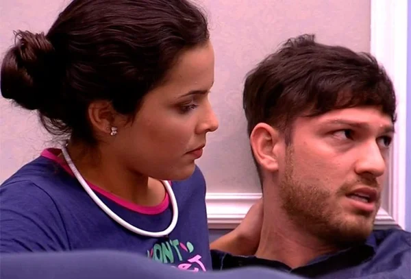Ex-BBB leva fora de irmã gêmea de Emilly e faz comentário deselegante - destaque galeria