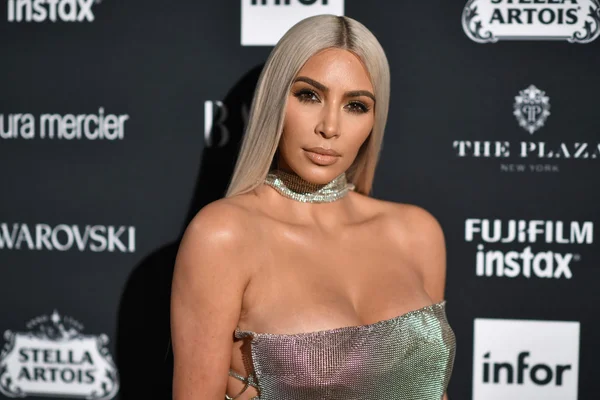 Kim Kardashian revela truque que utiliza para combater as olheiras
