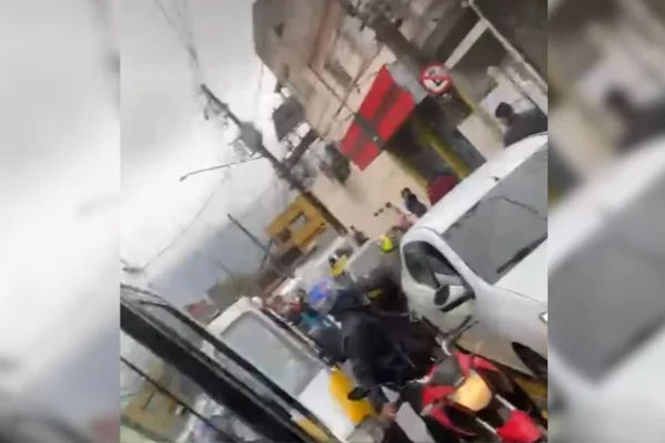 Imagens mostram como começou a discussão entre o policial militar de folga e um motorista antes do disparo que matou o homem - Metrópoles
