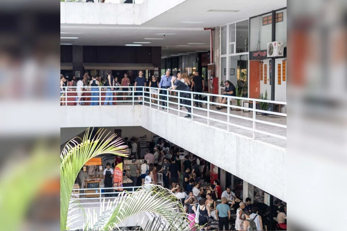 Galeria Metrópole vetou ato pró-Lula e impediu lançamento de livro em SP Galeria Metrópole vetou ato pró-Lula e impediu lançamento de livro em SP