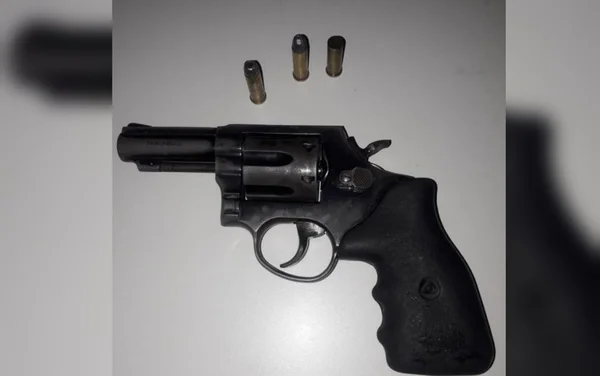 goias arma usada em roleta russa