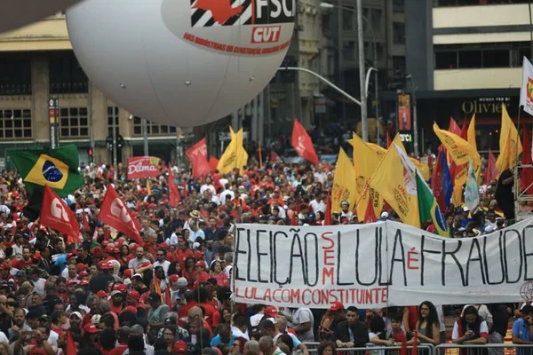 “Não nos rendemos diante da injustiça: Lula é candidato”, diz PT