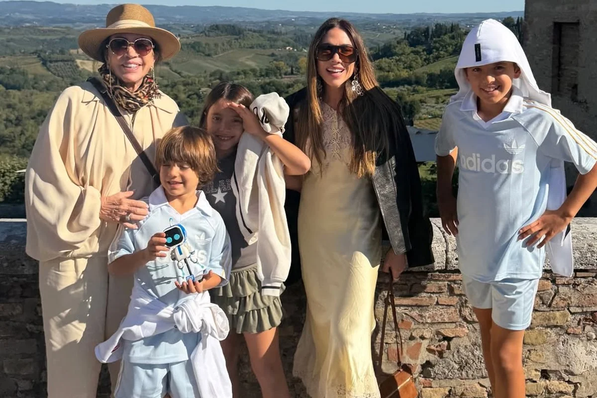 Patrícia Abravanel viajou com os filhos e a mãe Patrícia Abravanel viajou com os filhos e a mãe