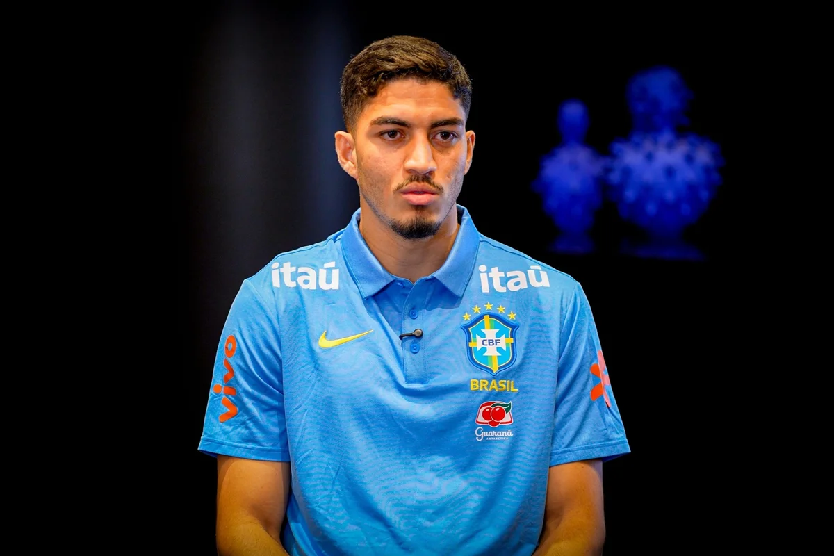 Zagueiro foi convocado para defender a Seleção Brasileira pela primeira vez. Zagueiro foi convocado para defender a Seleção Brasileira pela primeira vez.