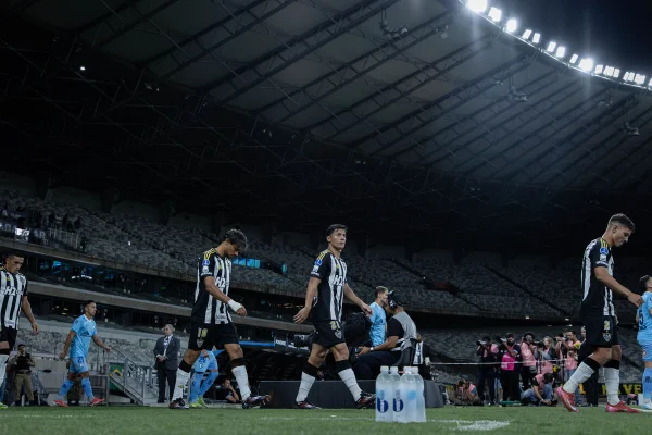 Titular sofre lesão grave e vira desfalque no Atlético-MG. Saiba quem