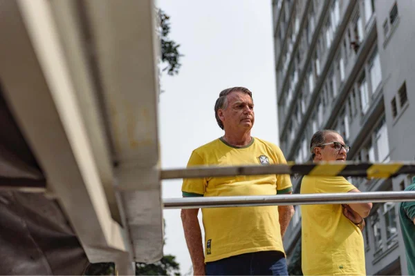 Jair Bolsonaro participa de ato na Avenida Paulista