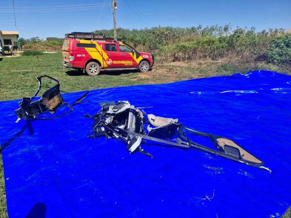 imagem colorida destroços helicopteros empresarios df