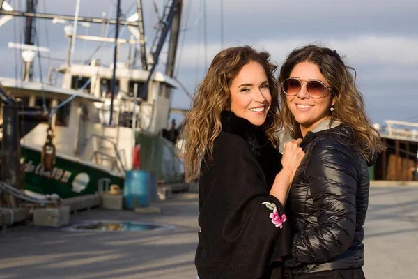 Esposa de Daniela Mercury comemora os 53 anos da cantora com beijaço