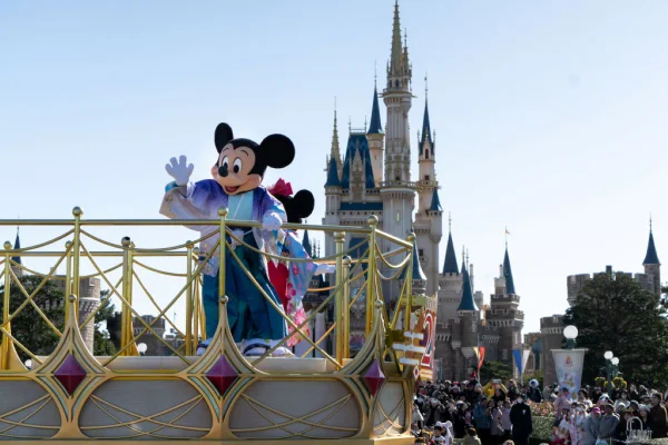 Imagem colorida de Mickey na Disney - Metrópoles