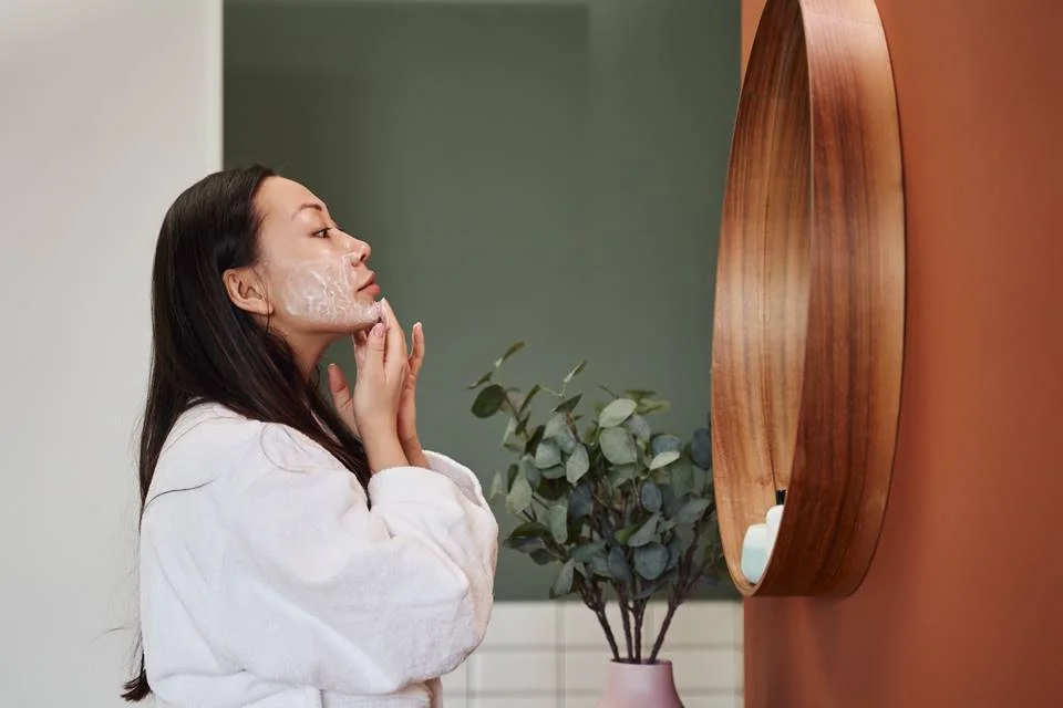 Manter uma rotina de skincare pode ajudar a make a durar mais Manter uma rotina de skincare pode ajudar a make a durar mais