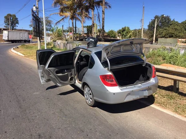 PM prende dupla suspeita de furtos a veículos no Ministério da Fazenda