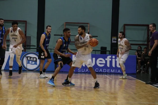 Cerrado Basquete em jogo contra o Pinheiros - Metrópoles