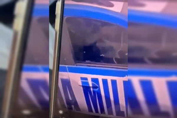 Policial militar é filmado se masturbando dentro de viatura