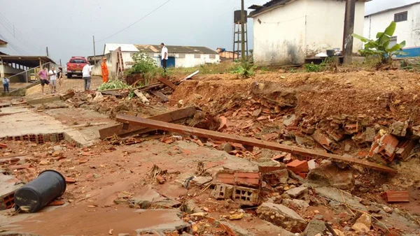 Muro desaba e fere duas pessoas em Sobradinho