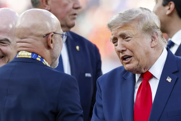 Foto colorida de Donald Trump e De La Fuente - Metrópoles