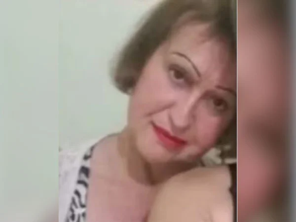 Imagem colorida mostra uma mulher trans, de cabelos curtos, pele branca e batom vermelho. Marido dela é suspeito de assassiná-la - Metrópoles
