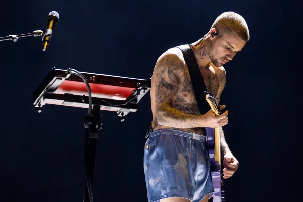 Imagem colorida de Justin Bieber no Grammy 2026 - Metrópoles